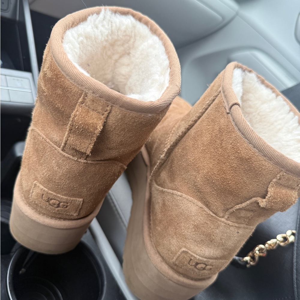 Uggs - image 2